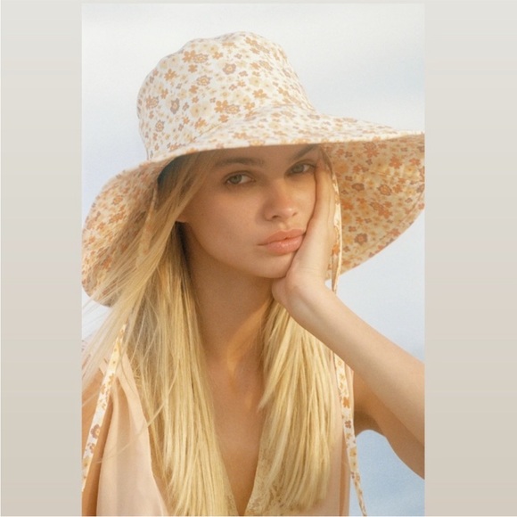 Lack Of Color Accessories - LACK OF COLOR holiday bucket hat cotton floral peach bloom 58 cm UPF 50 NEW TAGS